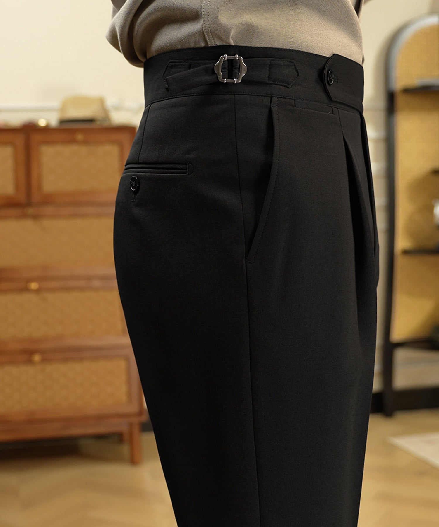 スリムフィット 1つボタン ウエストサイドベルト アジャスター サイズ調整可能 タック クリース シワになりにくい クラシック エレガンス ダブル トラウザー パンツ スラックス ズボン