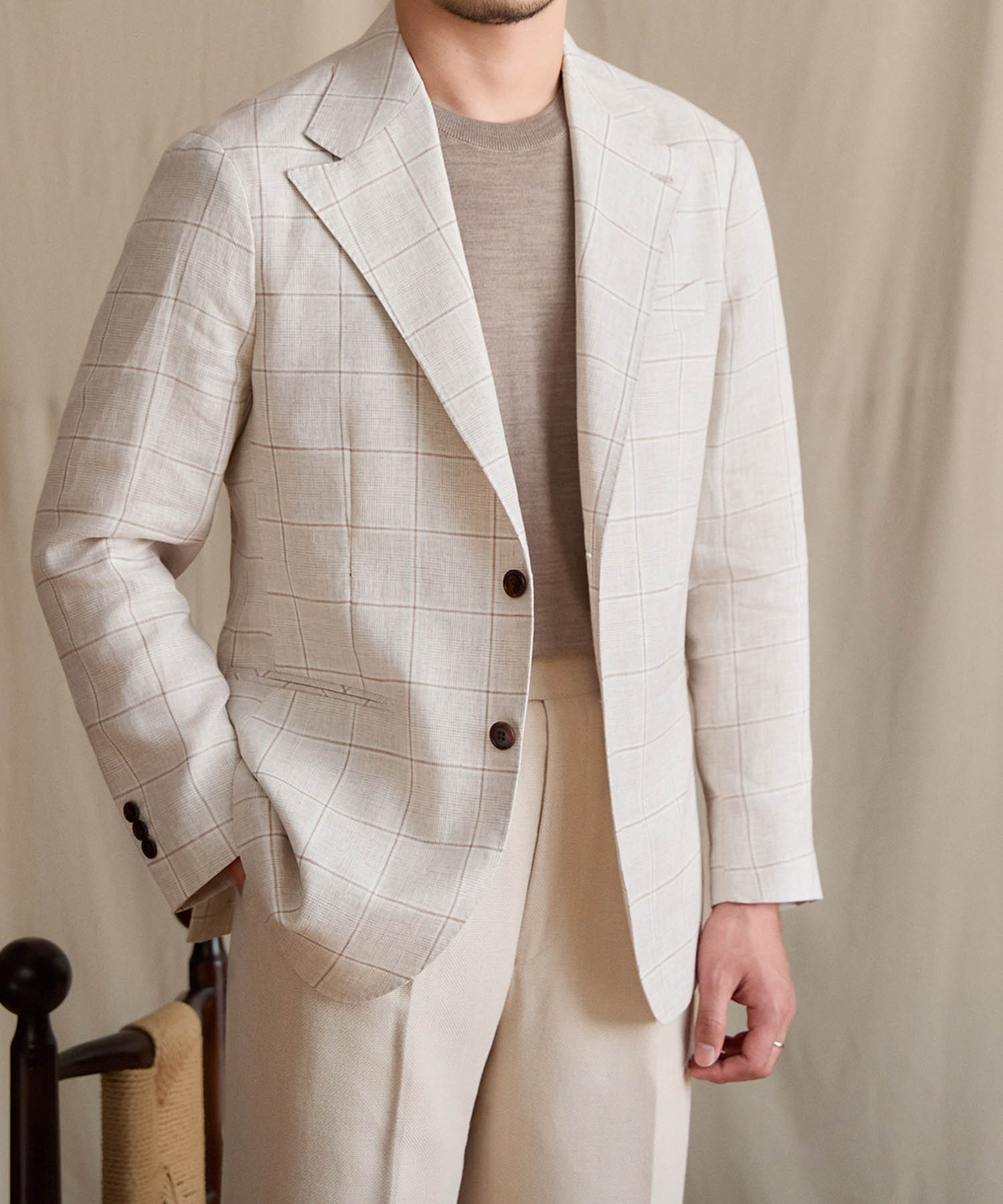 【NEW ITEM】スリムフィット シングルブレスト 2つボタン リネン 天然素材 チェック 柄 ピークドラペル 玉縁ポケット スタンダード 機能性抜群 シワになりにくい エレガント テーラード ジャケット