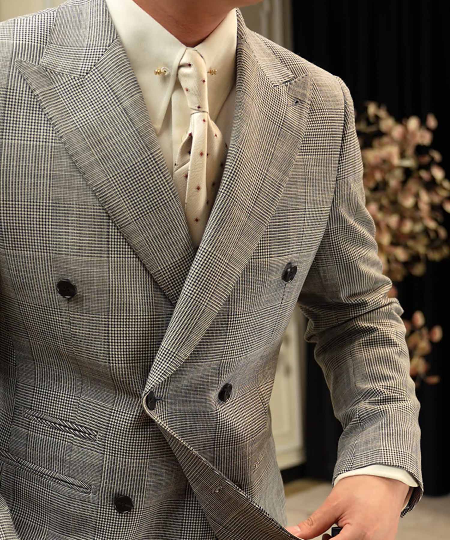 【NEW ITEM】スリムフィット ダブルブレスト 6つボタン グレンチェック 柄 ワイドカラー 玉縁ポケット 機能性抜群 シワになりにくい ピークドラペル テーラード ジャケット