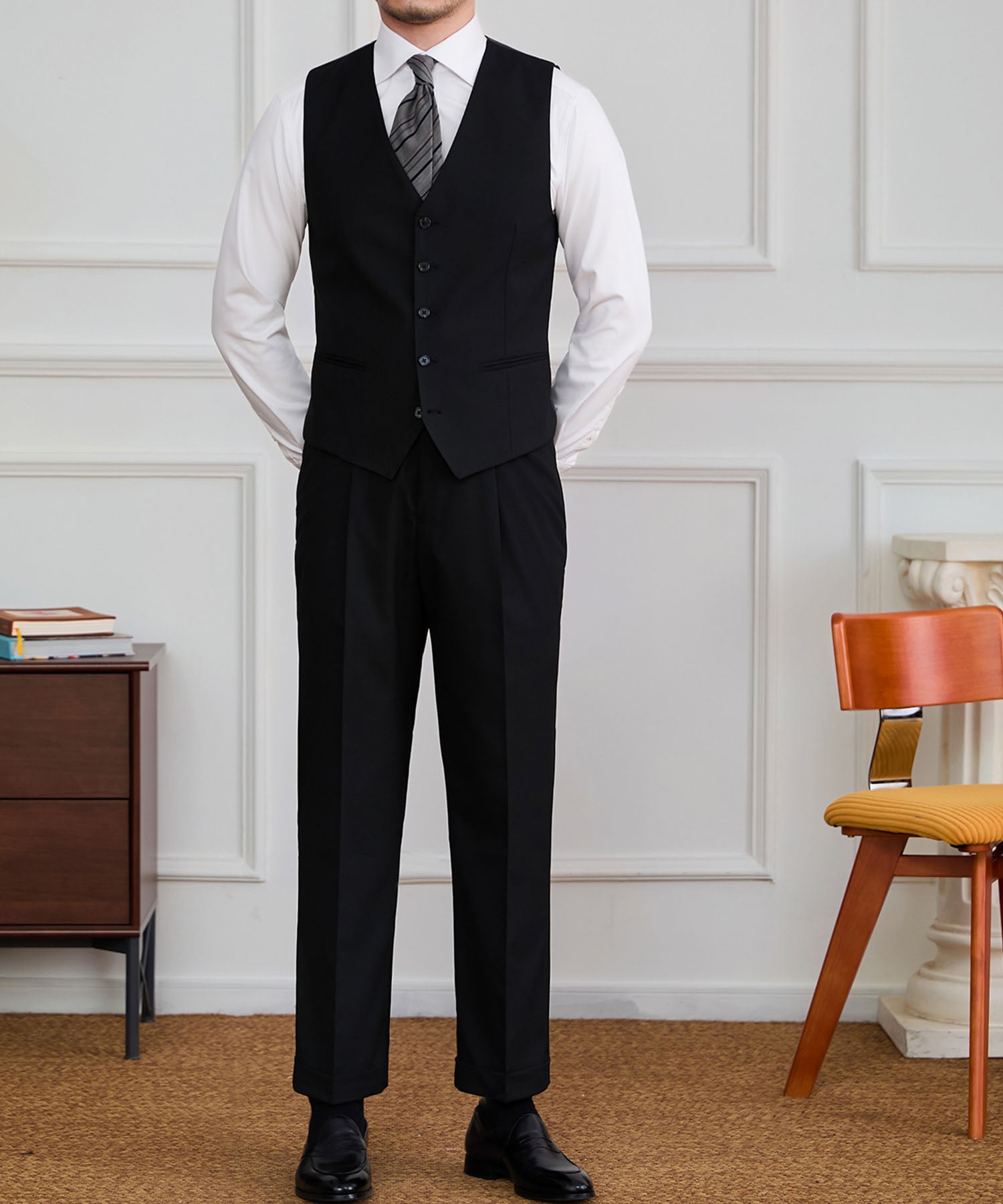 【NEW ITEM】スリムフィット シングルブレスト 5つボタン 玉縁ポケット 機能性抜群 シワになりにくい クラシック スタンダード ジレ ベスト