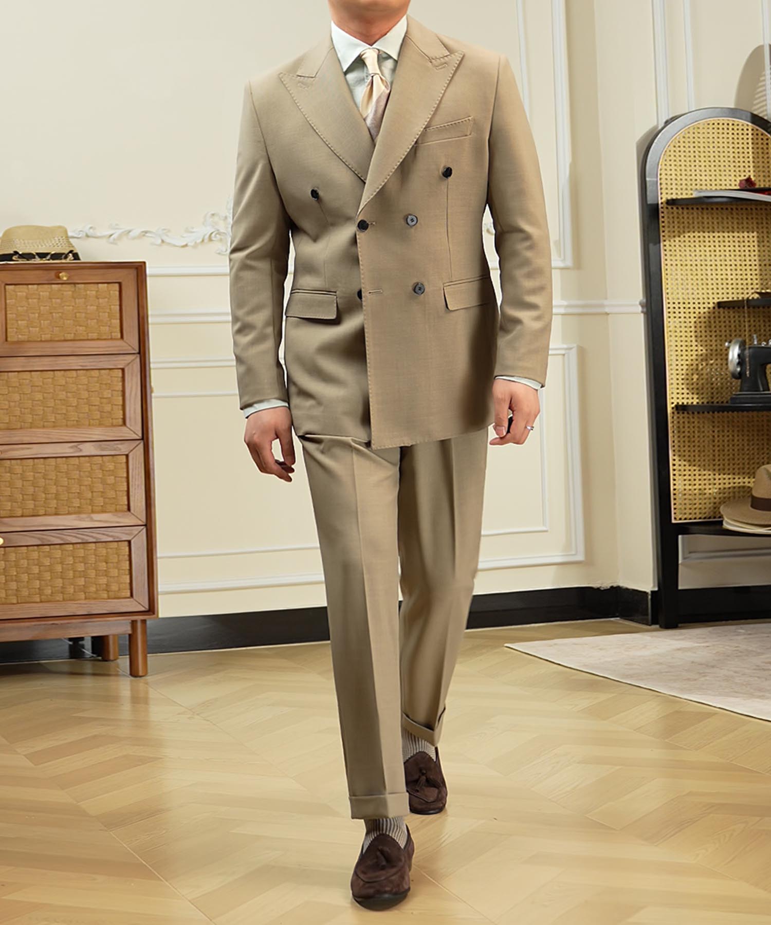 スリムフィット ダブルブレスト 6つボタン 無地 フラップポケット 機能